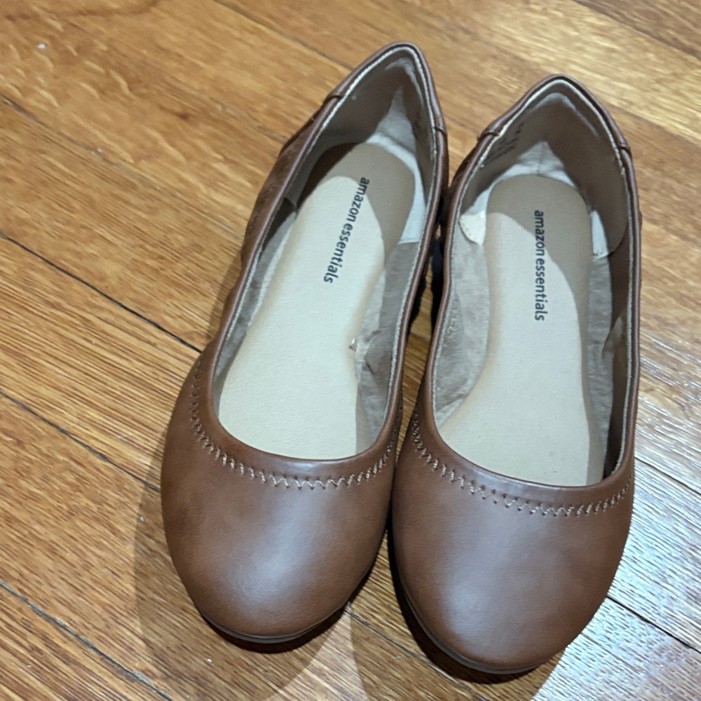 Amazon Essentials big kids Tan Slip-On Flats 5w